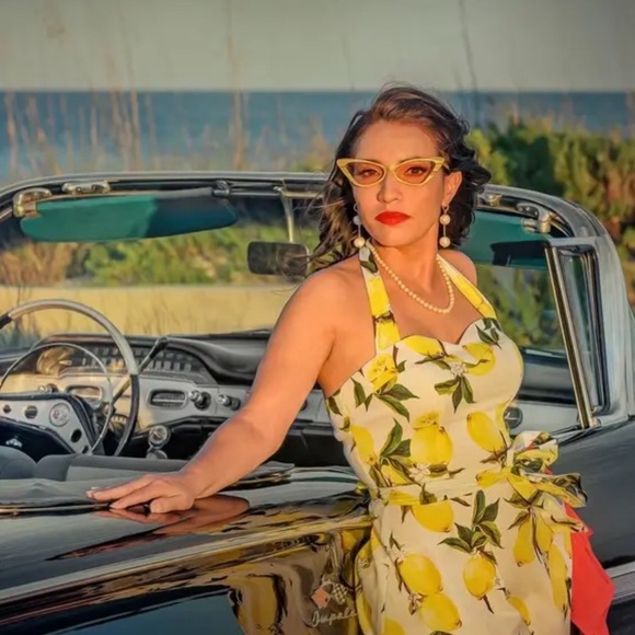 ⚡️GUCCI Yellow Cat-Eye Sunglasses, NWT! Fancy, retro inspired look $595 Retail 💛 - Picture 3 of 16